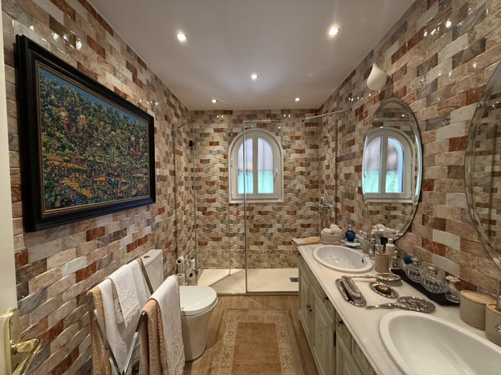 Image No.10-6 Bed House for sale