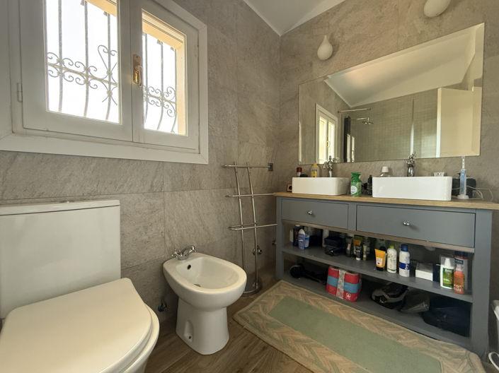 Image No.12-6 Bed House for sale