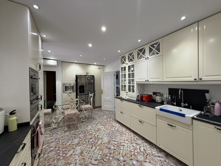 Image No.19-6 Bed House for sale