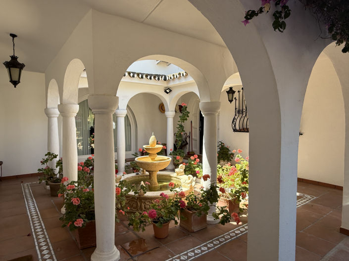 Image No.7-6 Bed House for sale