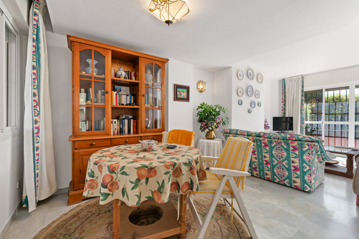 Image No.4-4 Bed Property for sale