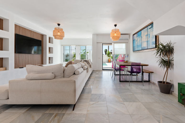 Image No.2-4 Bed Villa for sale