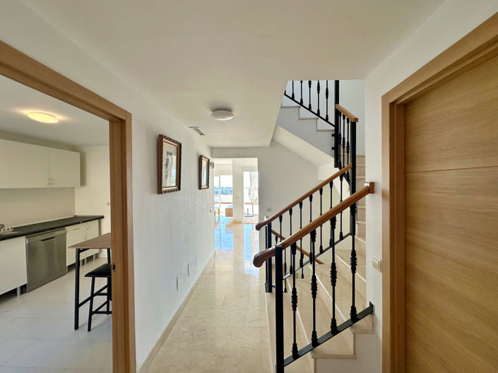 Image No.10-3 Bed House for sale