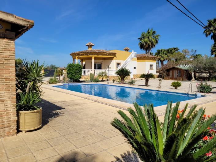 Image No.1-4 Bed Villa for sale