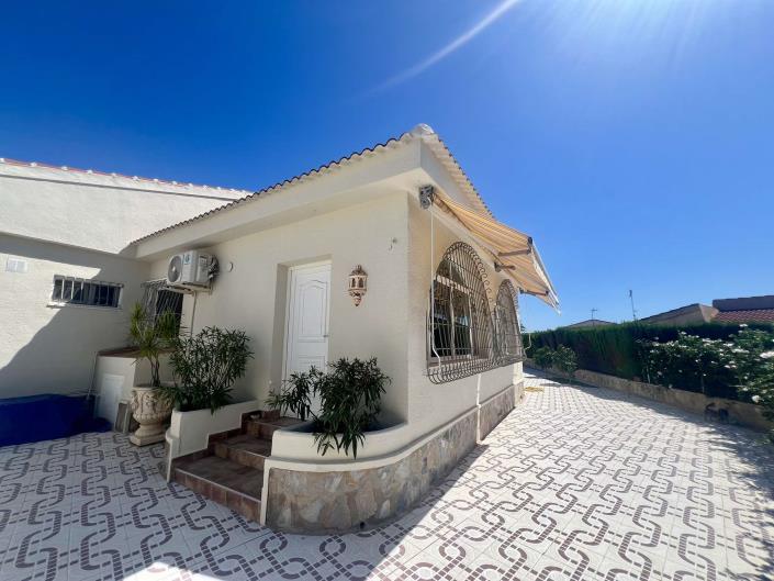 Image No.2-4 Bed House/Villa for sale