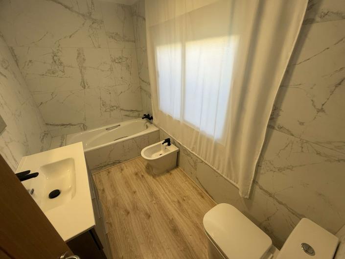 Image No.15-5 Bed Country House for sale