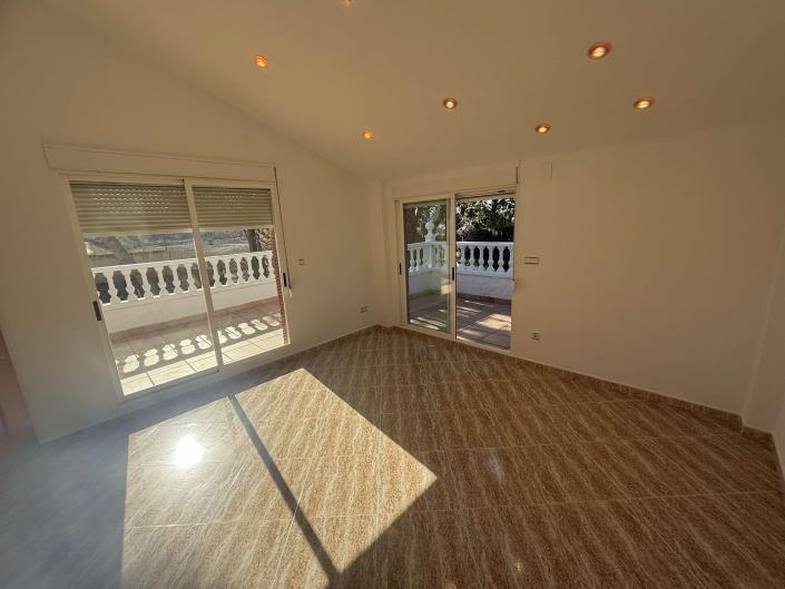 Image No.20-5 Bed Country House for sale