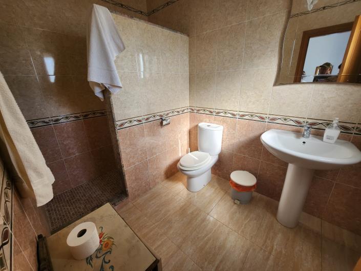 Image No.17-4 Bed Country House for sale