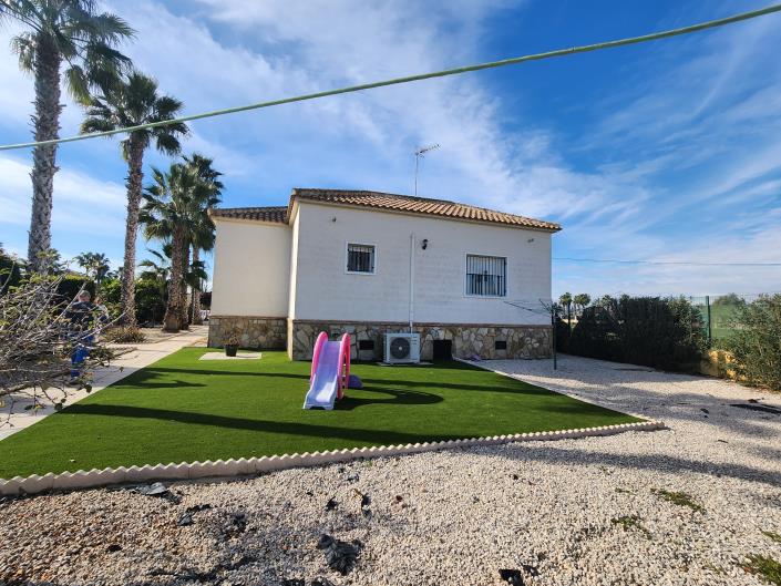 Image No.20-4 Bed Country House for sale