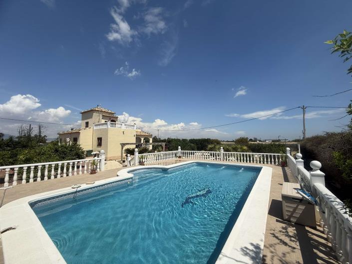 Image No.1-4 Bed Villa for sale