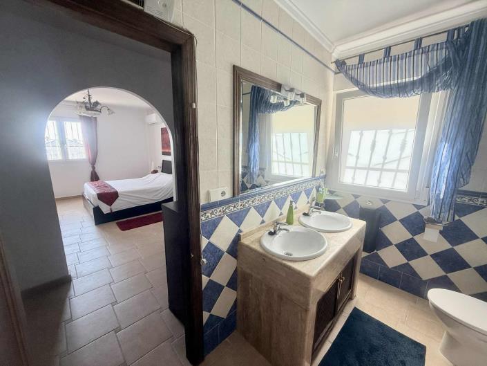 Image No.41-3 Bed Villa / Detached for sale