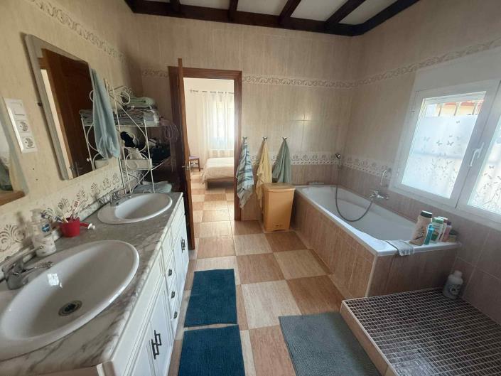 Image No.19-3 Bed Country House for sale