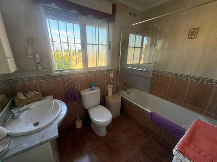 Image No.15-3 Bed Country House for sale