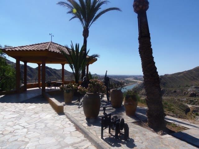 Image No.1-8 Bed Country House for sale