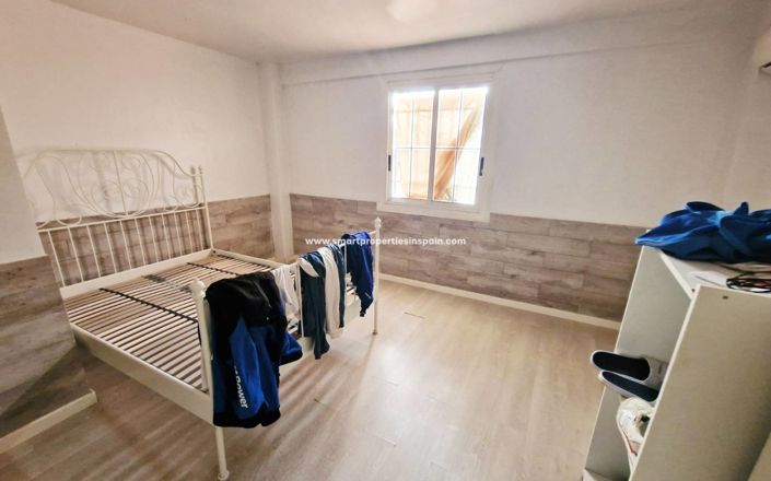 Image No.6-4 Bed Country House for sale