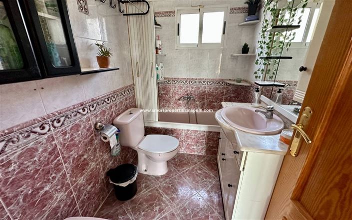 Image No.10-3 Bed Country House for sale