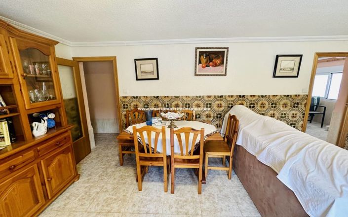 Image No.15-8 Bed Villa for sale