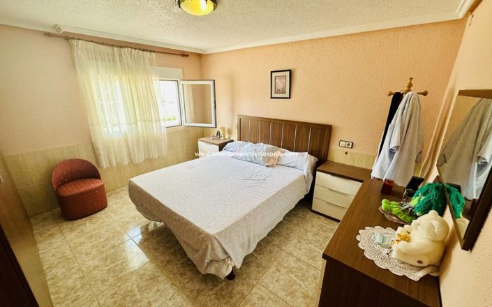 Image No.24-8 Bed Villa for sale