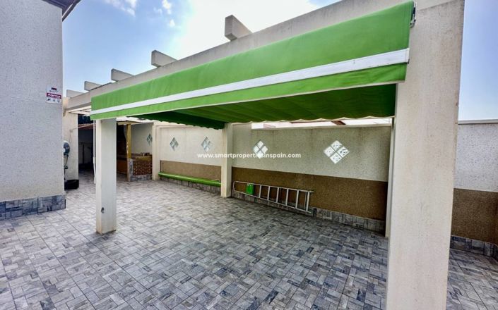 Image No.19-4 Bed Property for sale