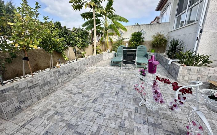 Image No.2-4 Bed Property for sale