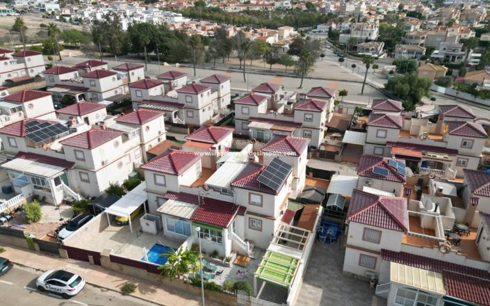 Image No.27-4 Bed Property for sale