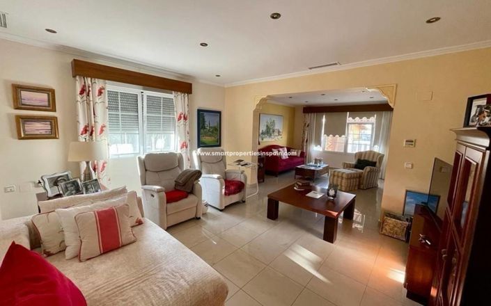 Image No.4-7 Bed Villa for sale