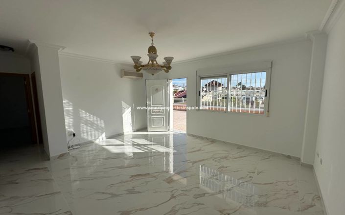 Image No.4-4 Bed Villa for sale