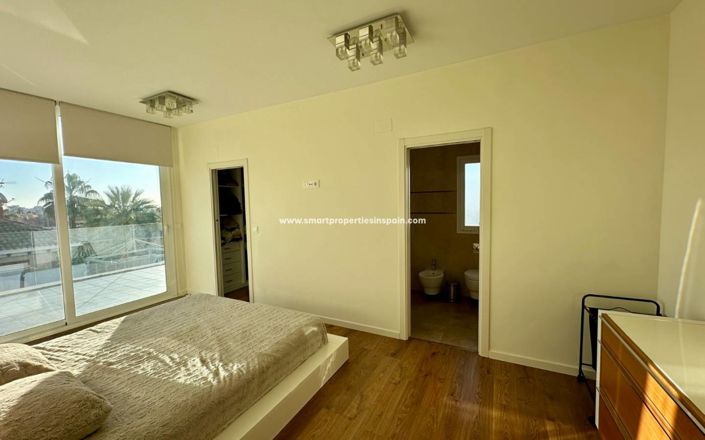 Image No.25-4 Bed Villa for sale