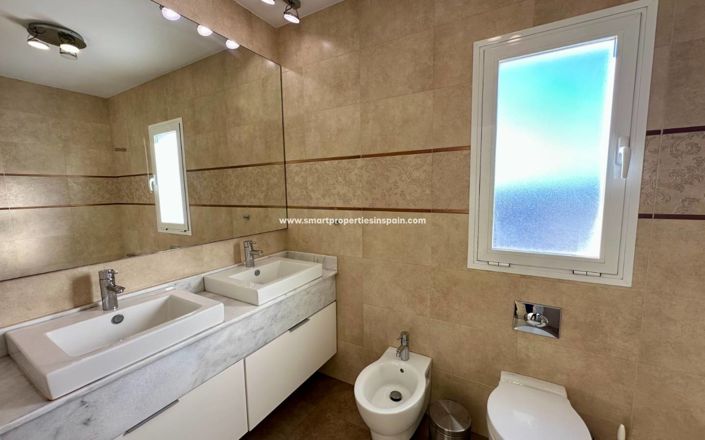 Image No.26-4 Bed Villa for sale