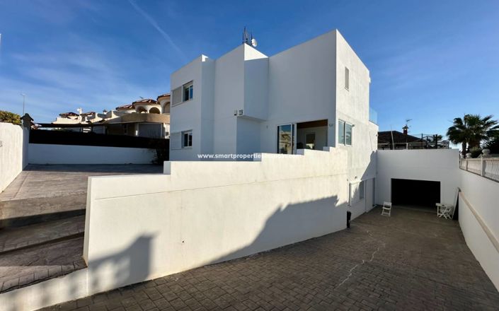 Image No.34-4 Bed Villa for sale