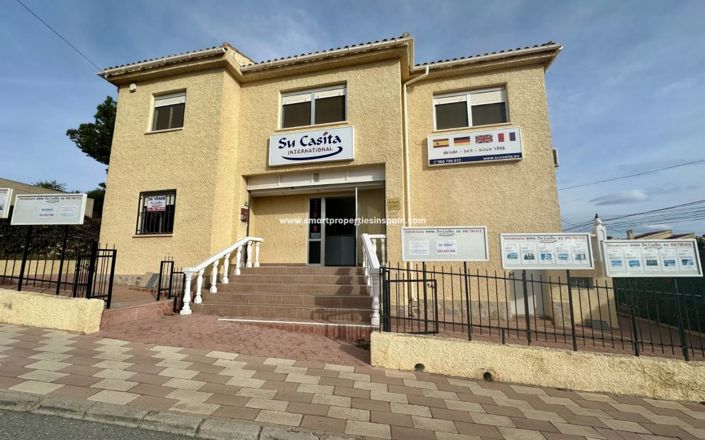 Image No.1-6 Bed Villa for sale