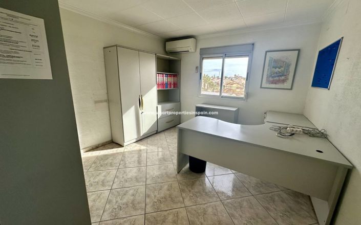 Image No.10-6 Bed Villa for sale