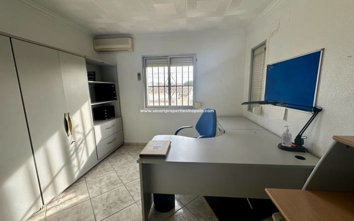 Image No.15-6 Bed Villa for sale