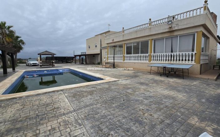 Image No.14-6 Bed Country House for sale