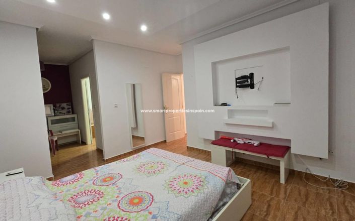 Image No.32-6 Bed Country House for sale