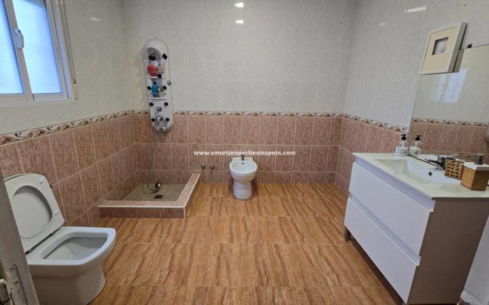 Image No.35-6 Bed Country House for sale