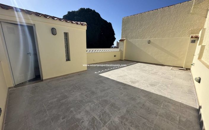 Image No.10-1 Bed Townhouse for sale