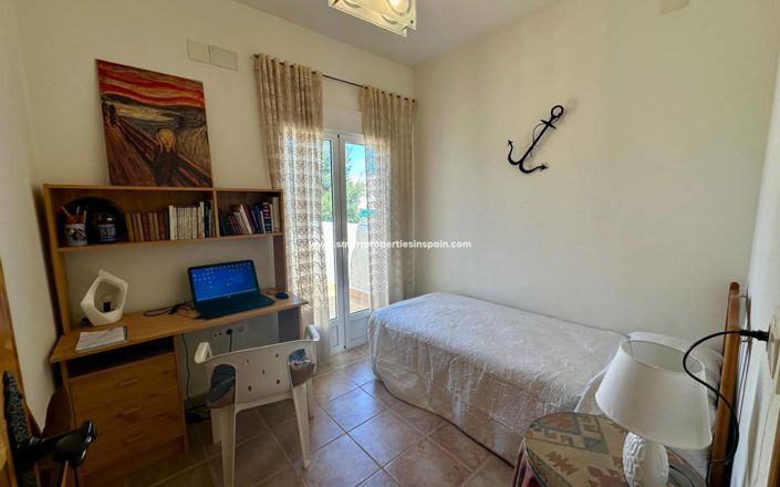 Image No.17-4 Bed Townhouse for sale