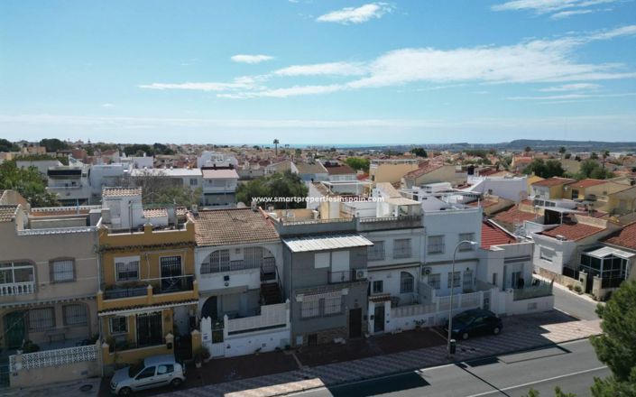 Image No.13-2 Bed Townhouse for sale