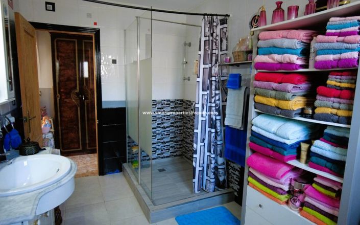 Image No.31-4 Bed Country House for sale