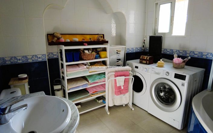 Image No.34-4 Bed Country House for sale