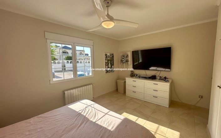 Image No.18-5 Bed Villa for sale