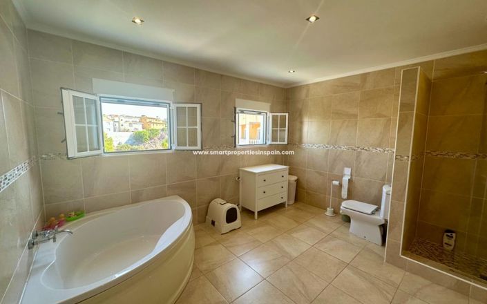 Image No.21-5 Bed Villa for sale