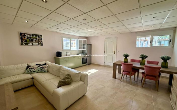 Image No.40-5 Bed Villa for sale