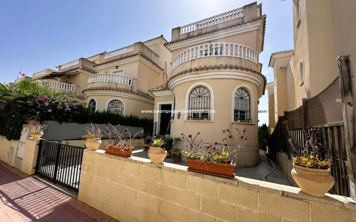 Image No.3-3 Bed Villa for sale