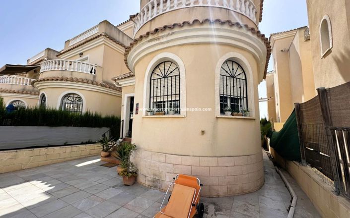 Image No.28-3 Bed Villa for sale