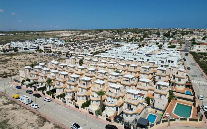 Image No.32-3 Bed Villa for sale