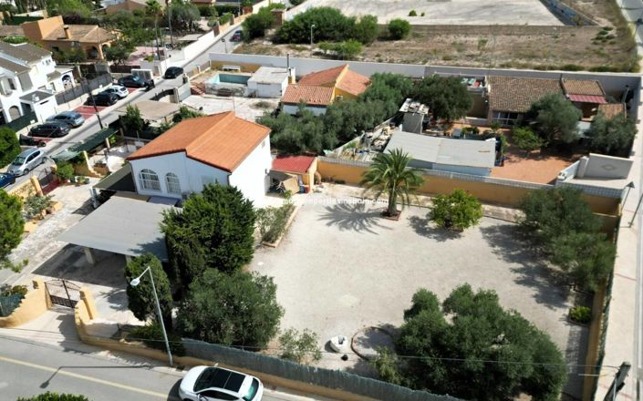 Image No.2-4 Bed Villa for sale