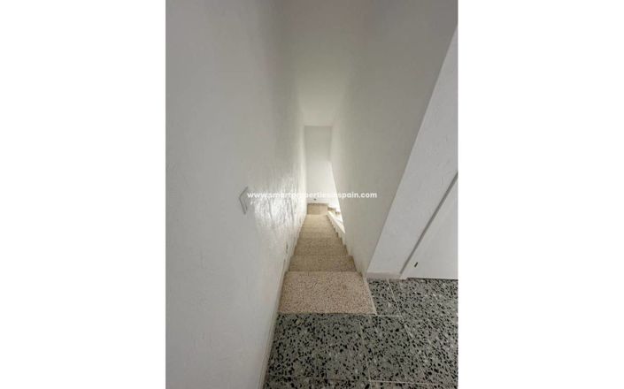 Image No.11-3 Bed Townhouse for sale