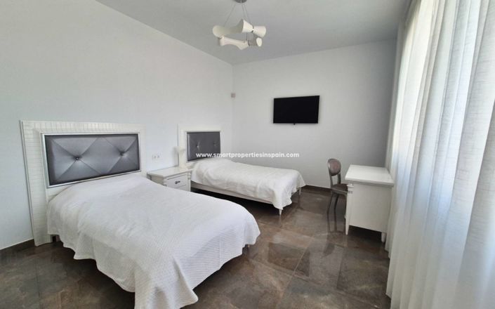 Image No.10-7 Bed Villa for sale